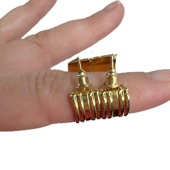 Lot of 10 Pairs of Hoops & Stud Pierced Earrings: LOFT AVON - Picture 13 of 15